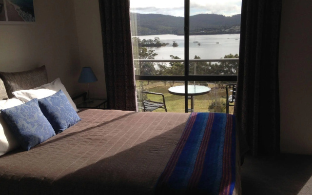 Storm Bay B & B – Guest Rooms – White Beach