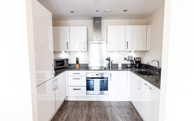Pier Apartment 4 - Inviting 2BR With Stunning View