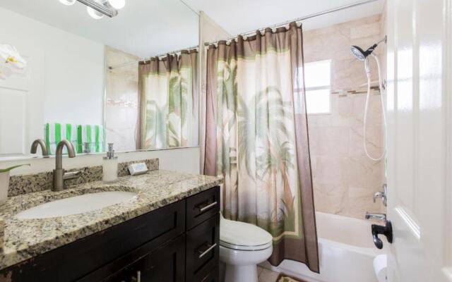 Tropical Garden Bungalow B