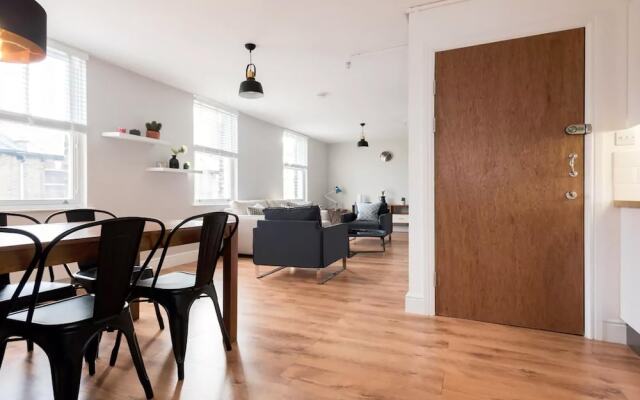 Amazing Modern 2 Bedroom Apartment in Zone 1!