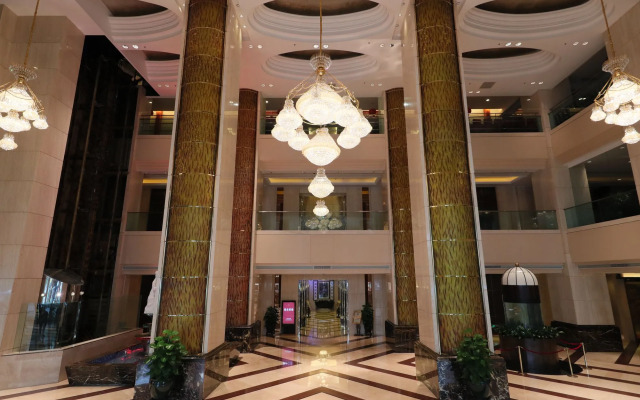 Renaissance Shenzhen Luohu Hotel