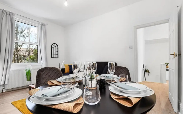 Elegant 1 Bdr Flat in Goodmayes w Free Parking