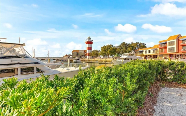 Lighthouse Tennis 2383 by Hilton Head Retreats