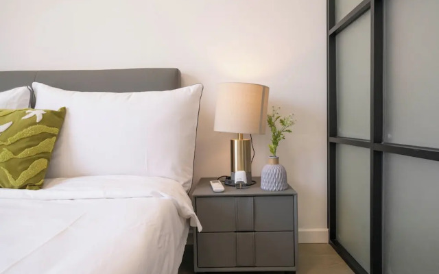 Tyms Elegant 4BR 2BA Apt in Xujiahui