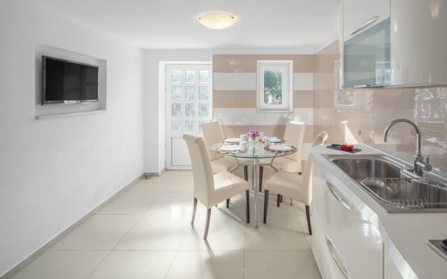 Nice Apartment in Ravni With Wifi and 2 Bedrooms