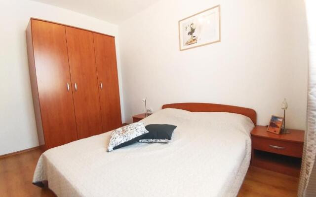 Apartment Matika, terrace apartment 10 minutes walk from center