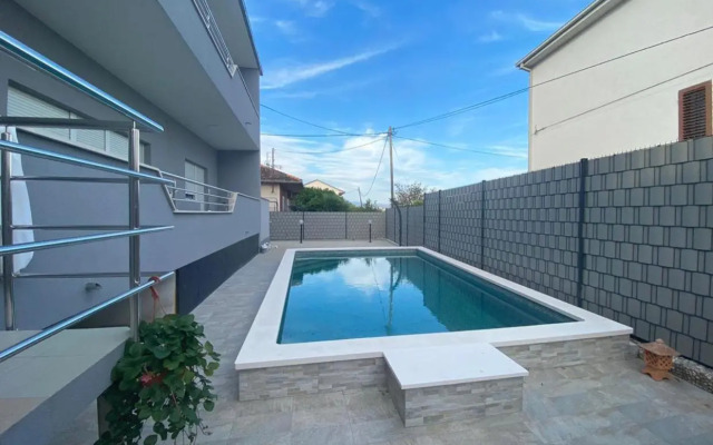 Apartment GREY