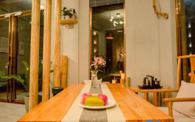 Like Year of Time Flow · Yunqi Homestay