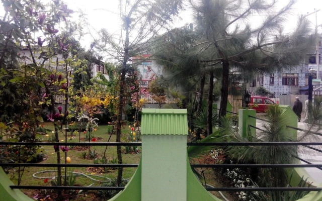 Holiday Plaza