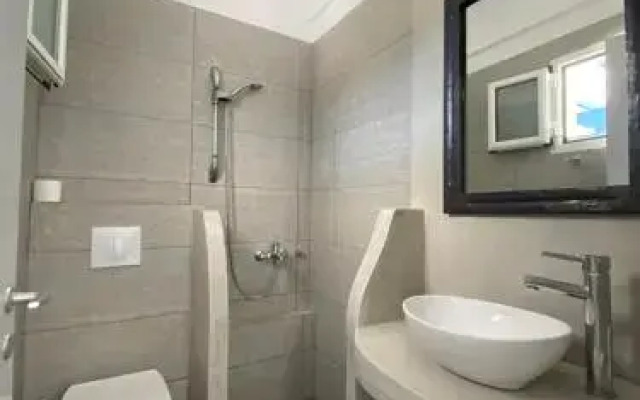 Deep Blue Rooms & Apartments