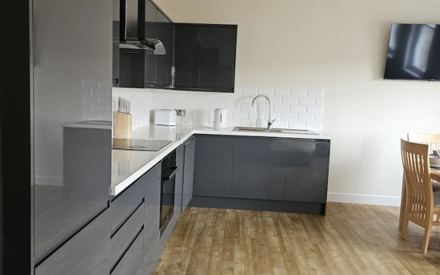 Town Center Modern Apartment 10