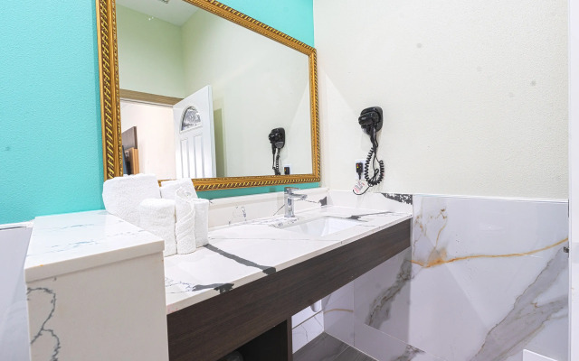 La Vyoma Villas, Westpark Hwy 6
