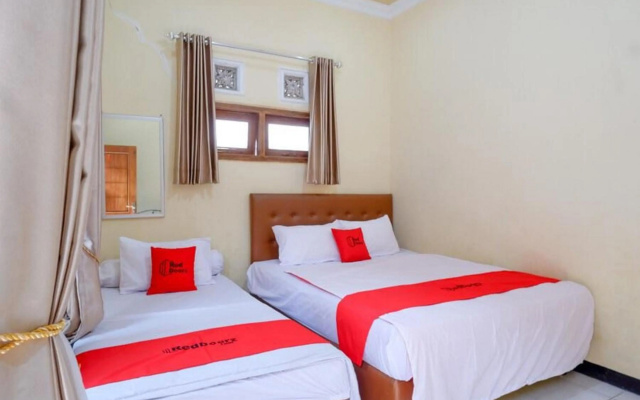 RedDoorz near Desa Wisata Tambi Dieng – Guest Rooms – Wonosobo