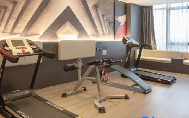 Yongjiang Holiday Hotel+ (Nanning East Railway Station)