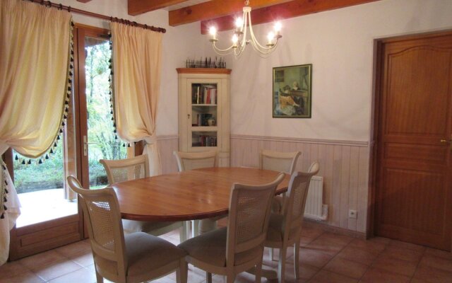 Tidy Chalet in the Woods of the Beautiful Dordogne
