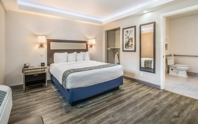 Inn at 50 at Long Beach Convention Center
