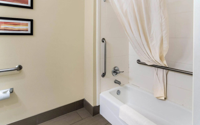 Comfort Suites Odessa near University