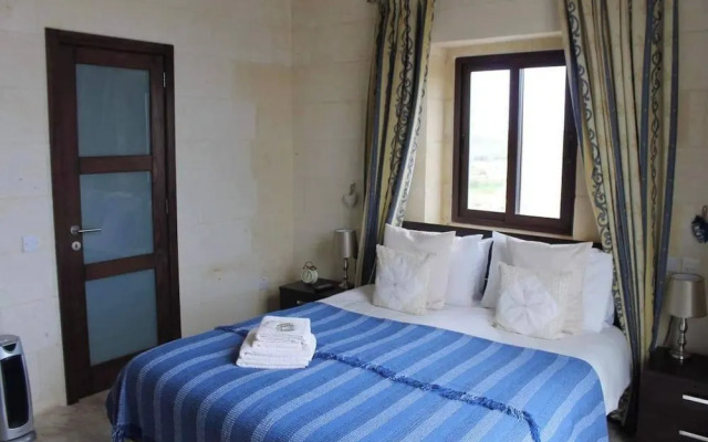 Country Views Villa Victoria