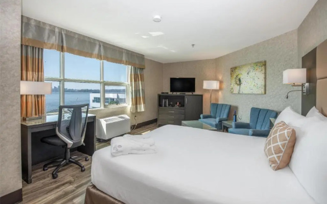 Coast Lonsdale Quay Hotel