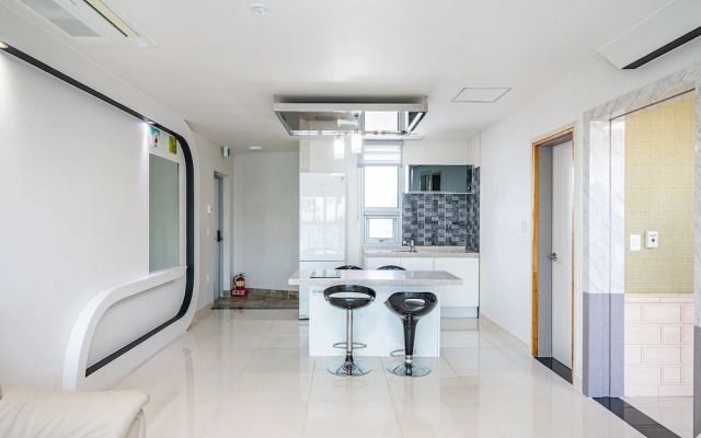 Pohang Pinewave Sea & Spa Pension