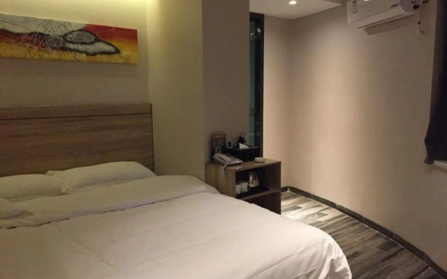 Zhongshan Jiating Apartment (Mingzhu Station Wangyu Road Branch)