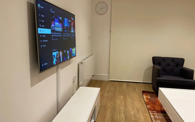 Stunning 2 Bed Apartment With Parking