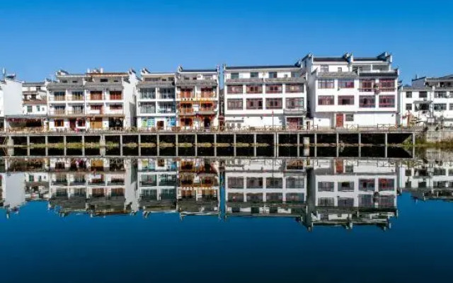 Water bank leisurely court