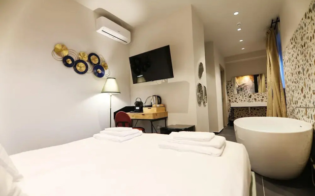 Noah Gate Hotel & Suites