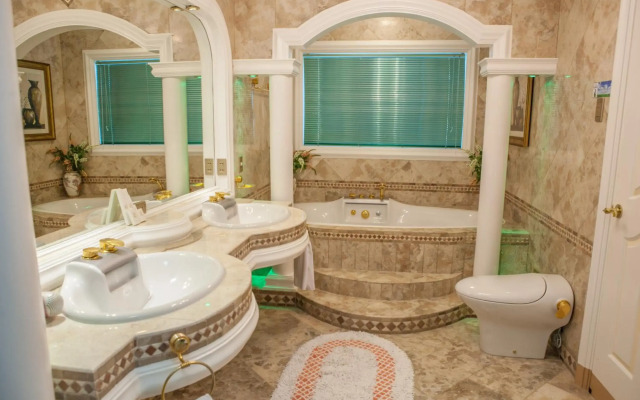 Monaco Suites de Boracay Hotel