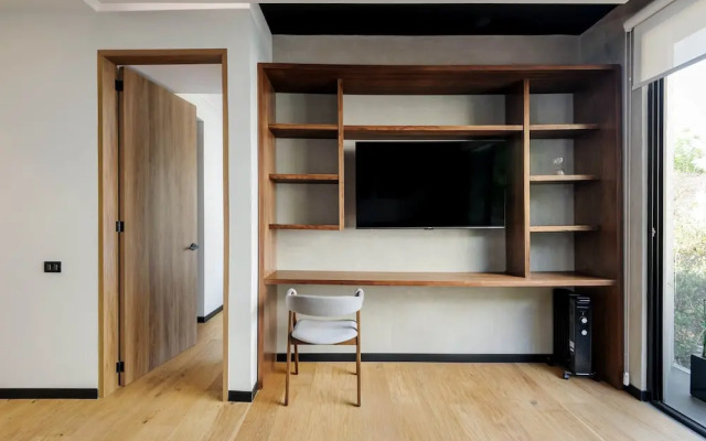 w Deluxe 1BR With Elegant Balcony in Roma Nte