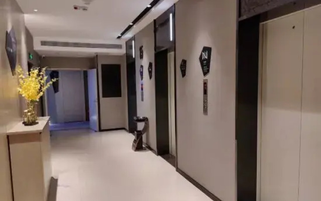 Echarm Hotel (Guigang Pingnan Central Square)