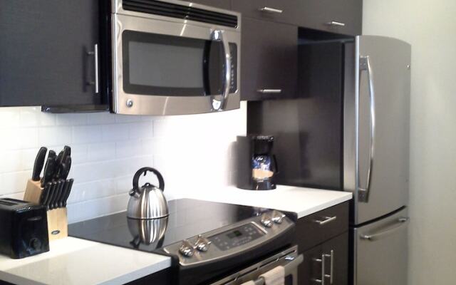 Cook City Suites - 1338 Chestnut Street