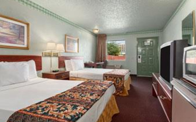 Super 8 Dallas Love Field Market Center