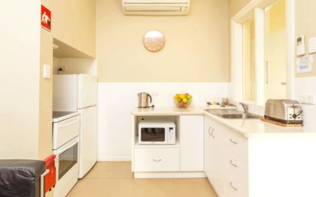 The Club Motel and Apartments