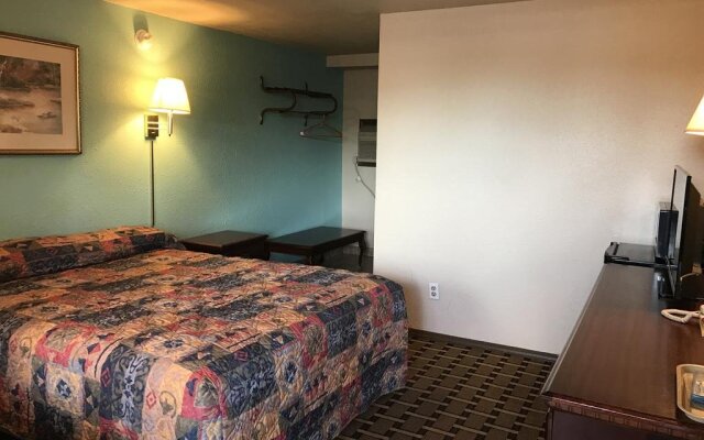 Hwy Express Inn & Suites