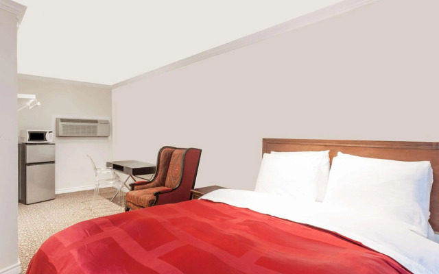 Knights Inn - Kingston ON