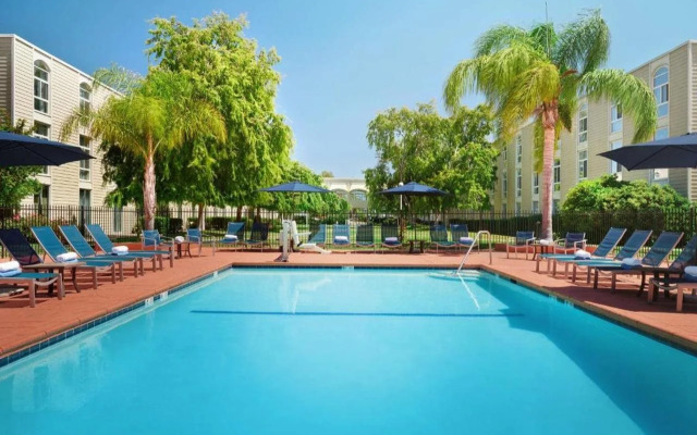 Hilton Oakland Airport Hotel