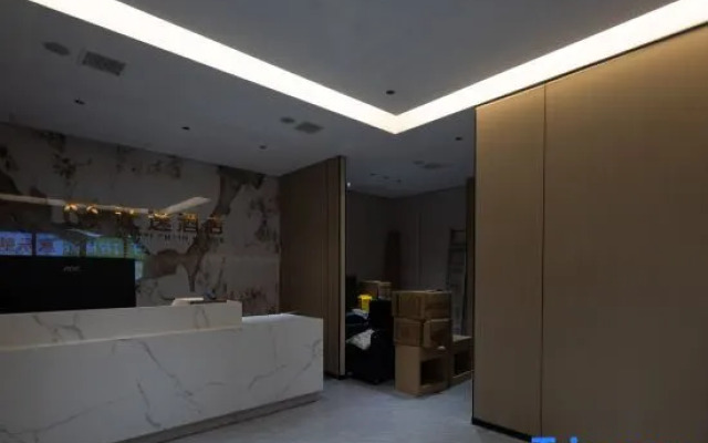 Yiyang Qianyi Hotel (North Branch of City College)