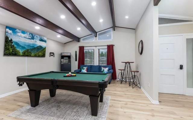 Becca's Place 3 Bedroom Home by RedAwning