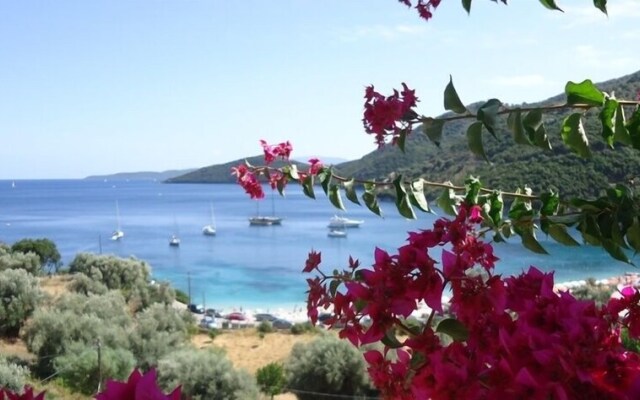 Poros Beach Camping Bungalows