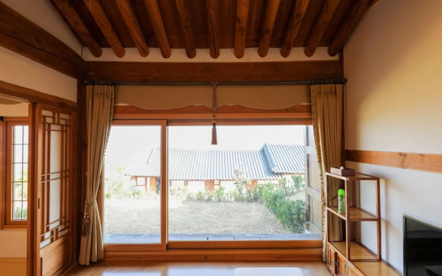 Hanok Hotel Odongjae