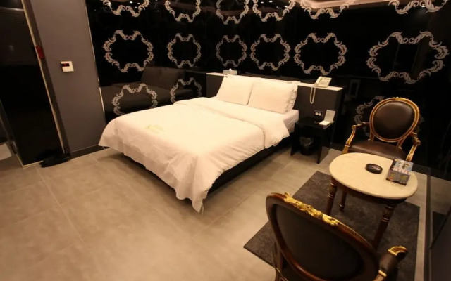 S Petite Hotel