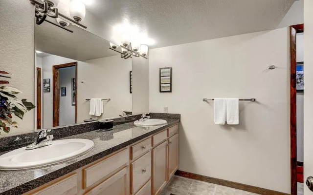 Park Place 101c 2 Bedroom Condo by RedAwning