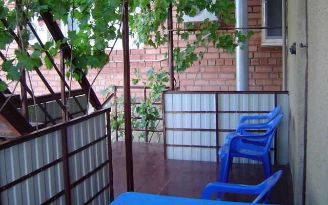 Guest House on Chernomorskaya Ulitsa