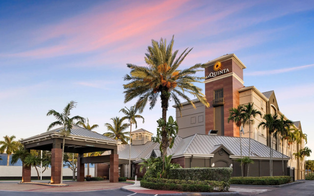 La Quinta Inn & Suites by Wyndham Miami Airport West