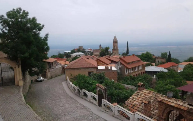Gis Guest House