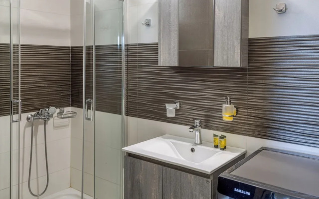 Fresh 1 Bd Apt with Patio in Heraklion