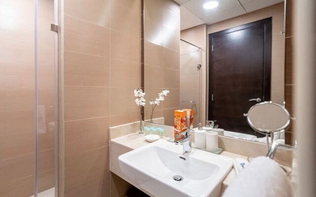 Deluxe Studio with Marina Views in Sparkle Towers