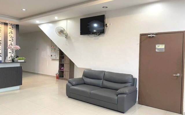 OYO 89715 CK Hotel 2