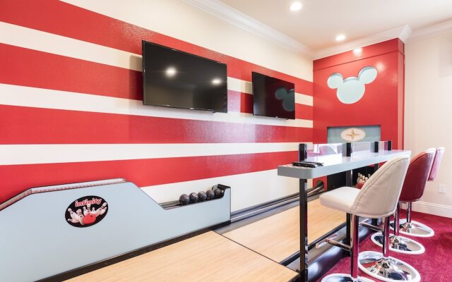 12BR Reunion Pool Home 521 by OVRH